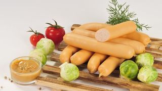 Peste jumatate din crenvurstii care se gasesc in comert contin coloranti realizati din extract de gandaci! Exista si trei sortimente care nu continu E-uri!