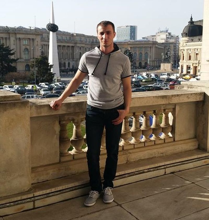 Marian Godina s-a pozat in balconul MAI