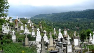 Cum sunt speriati oamenii intr-un cimitir din Buzau! Mesajul scris la un mormant suna a blestem