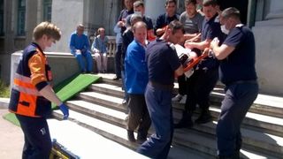 Situatie din ce in ce mai dramatica in spitalele din Romania! O pacienta, in stare grava, nu a putut fi transferata la o alta sectie fiindca rampa de acces era inutilizabila