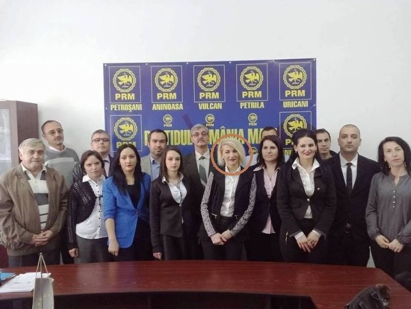 Alina Necoara (in medalion) alaturi de colegii ei de la filiala PRM Petrosani