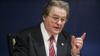 Corneliu Vadim Tudor a impus disciplina in PRM