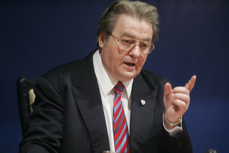 Corneliu Vadim Tudor a impus disciplina in PRM
