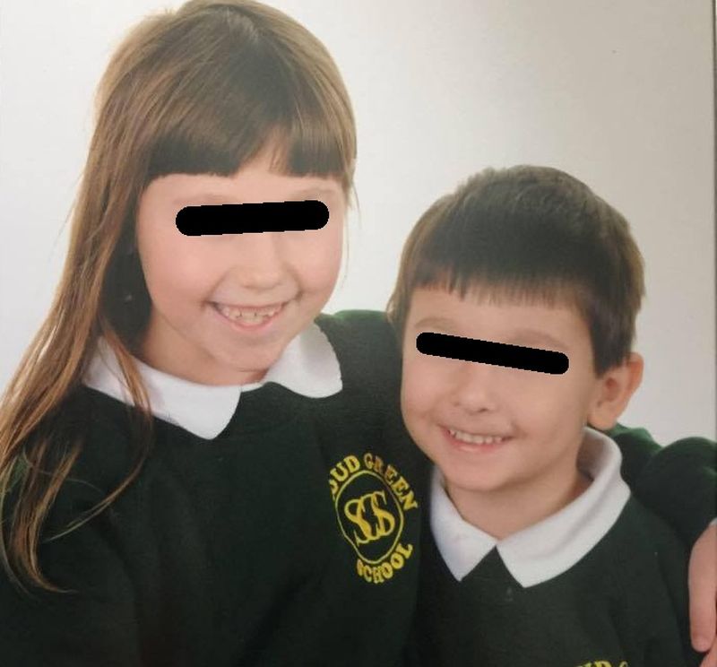 Cei doi copii ai familiei Barbu, fetita are 8 ani, iar baietelul 5 ani