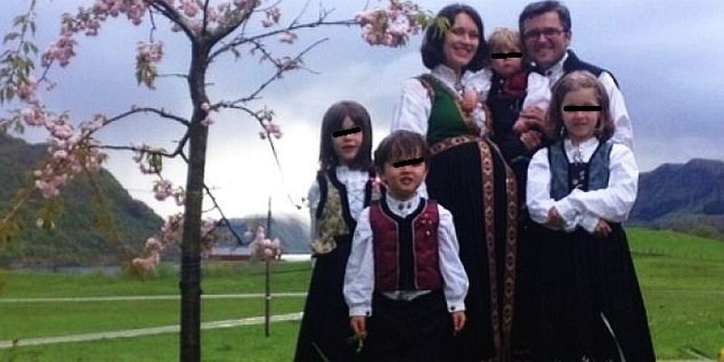 Sotii Bodnariu, in urma cu ceva timp, alaturi de patru copii, cel de-al cincilea era atunci in burtica mamei