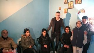 Copiii femeii de serviciu ucise in incendiul de la “Colectiv” locuiesc tot cu chirie! “Primaria nu le-a dat inca locuinta promisa. Traiesc din pensia de la stat"