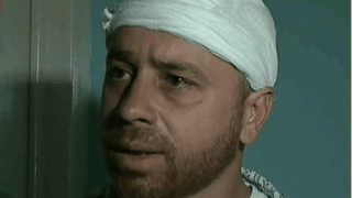 Un barbat a fost batut cu parul fiindca a urinat intre doua masini!