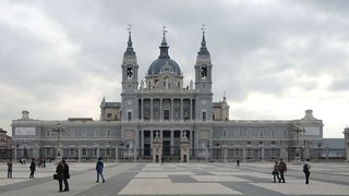 Catedrala Nuestra Senora de Almudena din Madrid