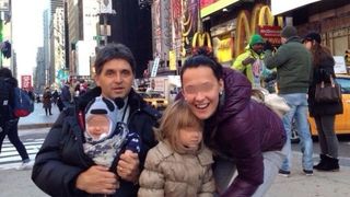 Familia Vecerdea: Marius, Zuzana si cei doi copii