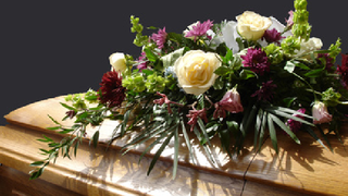 Firmele de pompe funebre, luate la puricat de Guvern. Executivul impune noi reguli la inmormantare pentru a combate evaziunea fiscala