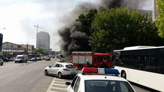 Masina in flacari pe Podul Fundeni! S-a facut scrum pana au ajuns pompierii