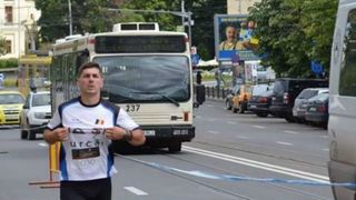 Un botosanean a alergat 16 ore continuu pentru a sustine cauza copiilor din orfelinate