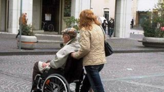 Romancele care muncesc in Italia traiesc uneori un adevarat calvar si se cearta intre ele: "Am stat la un italian de 70 de ani, avea harem de romance!"