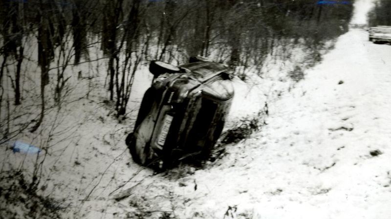 Masina lui Dumitru Tinu s-a rasturnat intr-un sant adanc