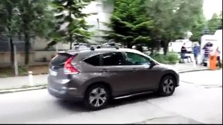 Masina a parasit in graba sediul INML