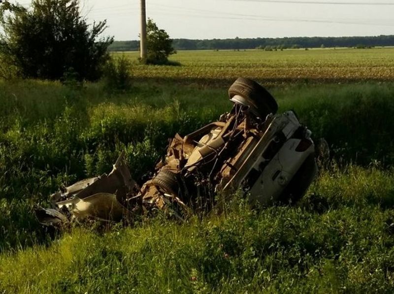 Masina lui Condrea s-a rasturnat dupa ce s-a izbit de un copac