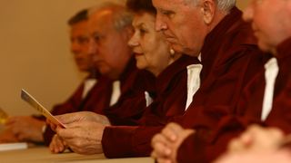 CCR decide astazi asupra dezincriminarii abuzului in serviciu. Hotararea judecatorilor ar putea scapa multi politicieni de problemele cu legea