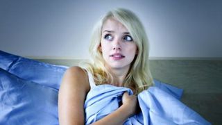 De ce tresarim in somn. Cercetatorii explica ce provoaca aceasta reactie si cand trebuie sa ne ingrijoram