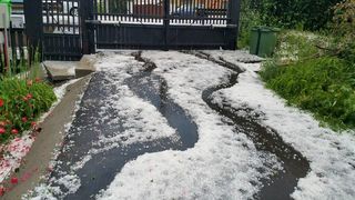 Grindina si inundatii in Cluj! Furtuna din aceasta dupa-amiaza a facut prapad in oras!