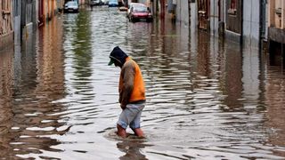 Ploile au facut prapad in judetul Bacau. Aproape 300 de gospodarii au fost indundate