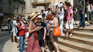 Jumatate dintre agentiile de turism din Romania functioneaza ilegal! Companiile in culpa nu si-au platit polita de asigurare anuala