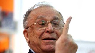Ion Iliescu a povestit cu umor singura betie din viata lui: "Era ziua unui coleg. Am baut trei pahare de vodca si unul de lichior de trandafiri! Praf m-am facut!"