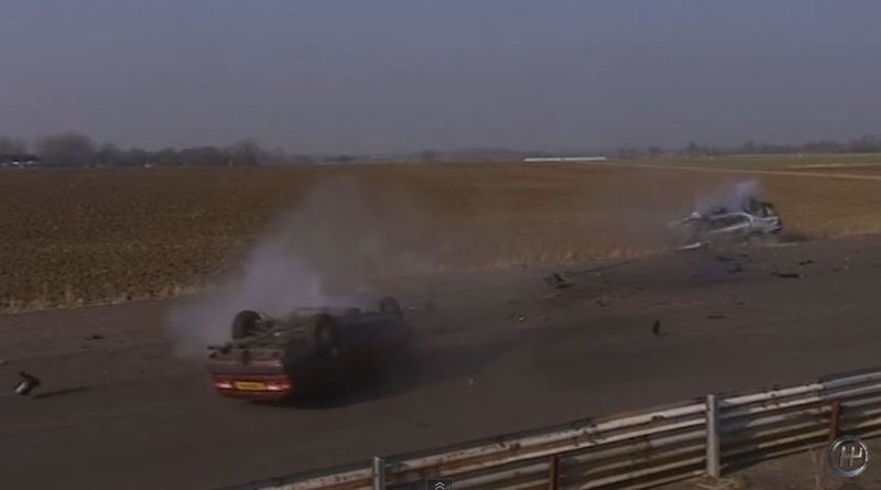 Asa arata doua masini distruse. Masinile s-au lovit una de cealalta, fiind actionate de la distanta