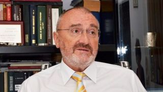 Medicul Ioan Lascar, trimis in fata procurorilor. Profesorul este acuzat ca a semnat un proces verbal fals de punere in functiune a Unitatii Moderne de Arsi de la Spitalul Floreasca