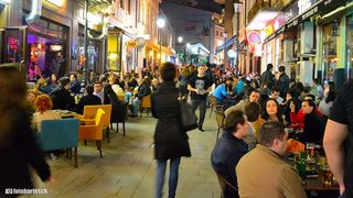 Petrecaretii isi pot lua adio de la muzica live din Centrul Vechi, dupa ora 22.00. Ce prevede noul regulament adoptat de Consiliul General al Municipiului Bucuresti