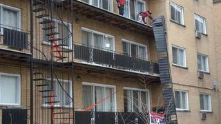 Balconul de la etajul 2 al blocului lui Bute s-a prabusit, provocand decesul a doi oameni