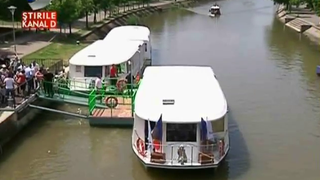 In Timisoara s-a dat drumul la transportul public pe Bega! Uite cum functioneaza vaporasul pe post de autobuz!