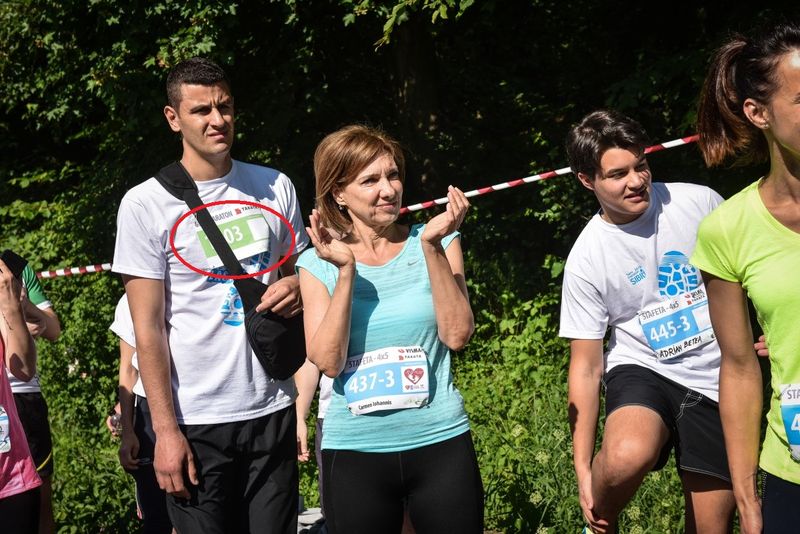 Brabatul care o pazeste pe Carmen Iohannis este inscris in concurs, dar nu are si numele trecut langa numar