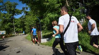 Barbatul a alergat permanent langa Carmen Iohannis