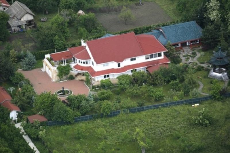Fotografiat de sus, domeniul lui Nastase este urias