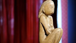 Pana acum s-au strans 129.526 de euro pentru achizitionarea "Cuminteniei Pamantului"! Premierul Ciolos isi va dona salariul pe o luna pentru acest proiect!