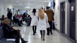 77 de medici oncologi sunt urmăriţi penal pentru luare de mită