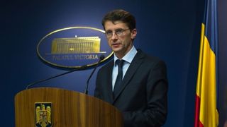 Dan Suciu, purtatorul de cuvant al Guvernului, a imprumutat-o cu 10.000 de euro pe Melania Medeleanu