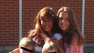 Camelia, alaturi de cei trei copii ai sai