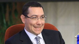 Victor Ponta, ironic la adresa lui Klaus Iohannis: "Hai ca dupa 5 zile a ajuns si el la munca si i-a raspuns lui Putin. Sa ne rugam sa nu ne atace Rusia in weekend"