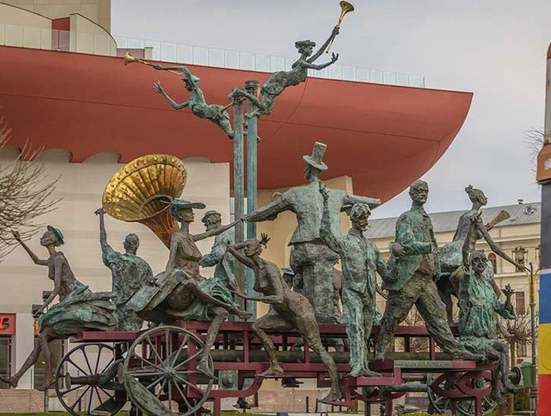 Caruta cu Paiate, din fata Teatrului National