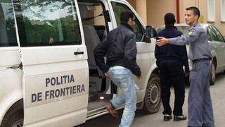 Un sofer roman a fost arestat dupa ce a fost prins transportand ilegal 24 de imigranti afgani
