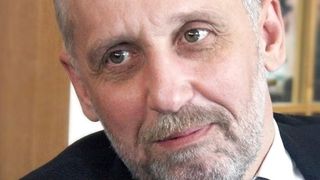 Marian Munteanu a reaparut brusc in lumea politica, in primavara, a fost candidat pentru cateva zile, si a disparut din nou! Ce face fostul lider al studentilor cand nu e in centrul atentiei