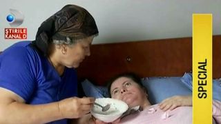 Niciun medic nu i-a mai dat o sansa la viata, insa tanara tintuita la pat de patru ani se incapataneaza sa traiasca. Mama ei spune ca e o minune