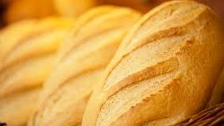 Un barbat din Hunedoara a gasit un gandac in painea cumparata de la o brutarie. Cum a explicat administratorul magazinului incidentul