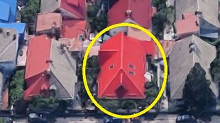 De sus se vede cat de mare este casa cu adevarat