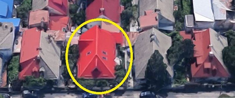 De sus se vede cat de mare este casa cu adevarat