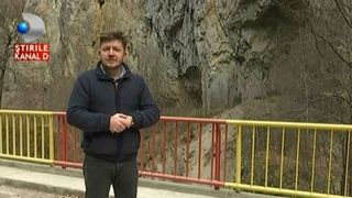 Ati fost aici? Daca ajungeti in Oltenia de sub Munte trebuie sa vedeti neaparat Pestera lui Zamolxe si cel mai ingust canion din Europa