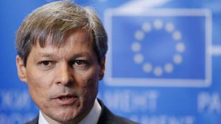 Dacian Ciolos a votat la Zalau! "Am votat pentru oamenii care pot sa faca din orasul asta mai mult decat este!"