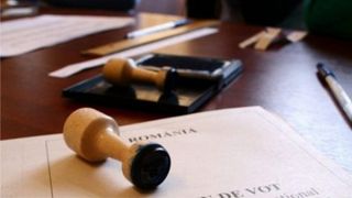 Incident in Vaslui! Un barbat aflat in stare de ebrietate a vrut sa fure stampila de vot!