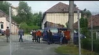 Probleme mari in judetul Alba! Bolnavi psihic, dusi cu autocarul la vot in orasul Baia de Aries!